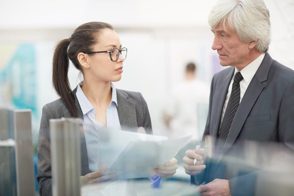 an image of business managers discussing change management