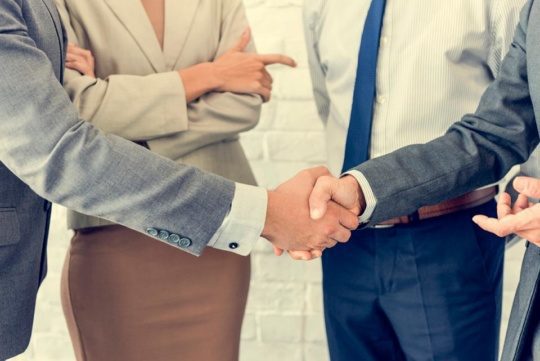 an imag eof the tradin partner and customer benefits of edi