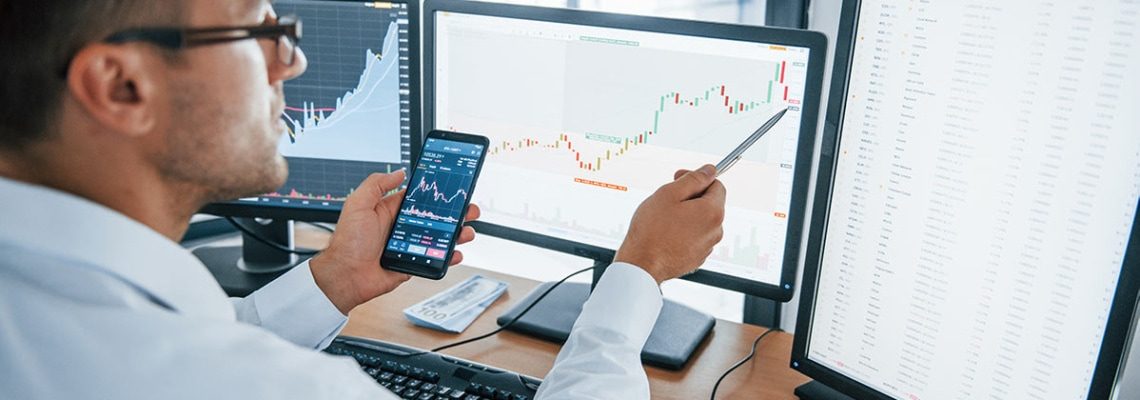 an image of a business person using business intelligence and analytics software, like Epicor data analytics (EDA) for Epicor ERP